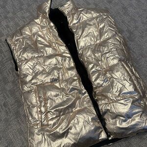 Bernardo Oversized Women’s Black and Gold Reversible Puffer Vest | Never Worn